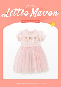 Dettaglio vestito rosa in cotone per bambine con ballerine e gonna in tulle