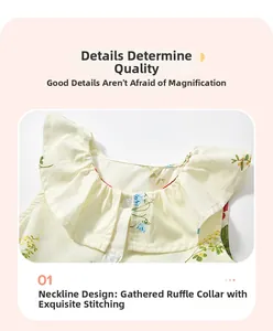 Dettaglio vestito in cotone per bambina con scollo a balze e motivo floreale giallo