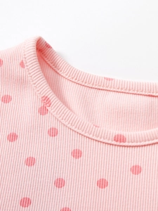 Robe en maille côtelée rose à pois pour filles avec col rond et texture douce en coton
