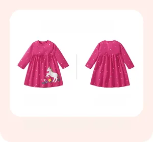 Vista detallada frontal y trasera del vestido de algodón de manga larga con unicornio