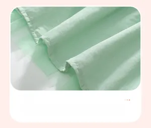 Détail de l'ourlet en tulle vert menthe avec couture durable et doublure double