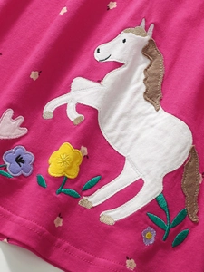 Vestido de niña de algodón en color rosa con aplique de caballo y bordado floral