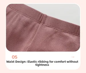 Detail des elastischen Hosenbunds der Mädchenhose aus Rippstrick für bequemen Sitz
