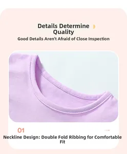 Détail de l'encolure d'un t-shirt en coton violet avec reliure à double pli confortable
