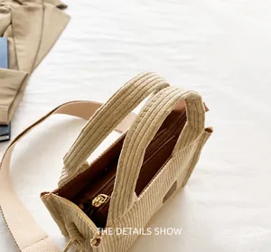 Detail des komfortablen Griffs und der Cordstruktur der großen khakifarbenen Tasche
