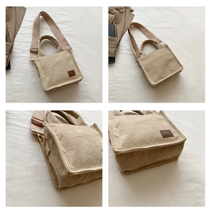 Detailansicht der khakifarbenen Cord-Handtasche mit breitem Gurt und goldener Schnalle
