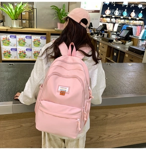 Zaino rosa in nylon per studentesse con toppa fashion e pratiche tasche con cerniera