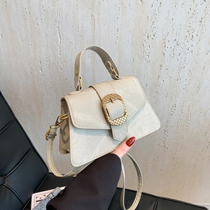 Sac à bandoulière beige chic avec boucle dorée et sangle réglable pour femmes