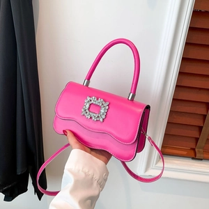 Sac à Épaule pour Femme avec Bord Festonné et Boucle Carrée en Strass Petit Sac Bandoulière Mode en Cuir PU