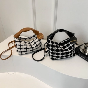 Borsa a tracolla in tweed a quadri alla moda con contrasto di colori e manico in pelle