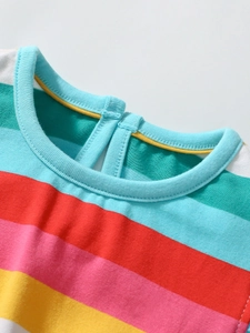 Robe sans manches pour filles à rayures arc-en-ciel avec des motifs colorés