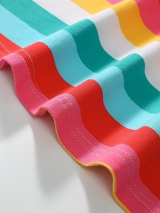 Robe sans manches à rayures arc-en-ciel pour filles avec détails de couture fins