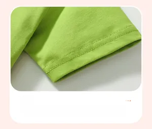 Vue détaillée de la manche en coton vert vif avec des coutures doubles de qualité