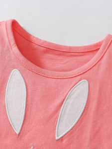 Rosa Baumwoll-T-Shirt für Mädchen mit süßer weißer Hasenohren-Stickerei und Rundhalsausschnitt