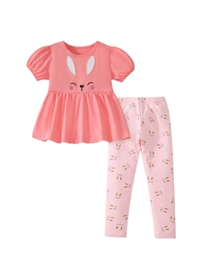 Mädchen-Set aus Baumwolle mit kurzärmeligem Hasen-Print Oberteil und geblümter Hose