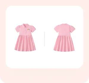 Abito polo rosa in cotone per bambine con ricamo arcobaleno, vista fronte e retro