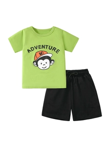 Ensemble d'été pour enfants en coton avec t-shirt singe vert et short noir sport