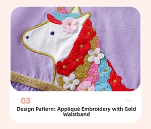 Détail de la broderie licorne et des fleurs colorées sur la robe en coton violet