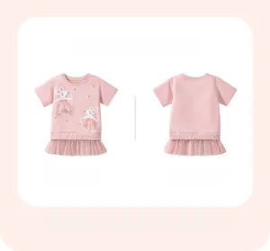 Vorder- und Rückansicht des rosa Mädchenkleids mit Mausestickerei und Tüll-Rock
