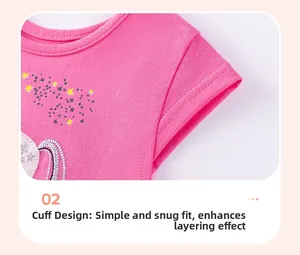 Détail de la manchette rose en coton avec motifs d'étoiles et coutures doubles robustes