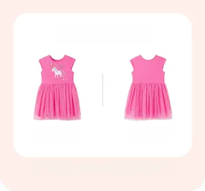 Détail de l'avant et de l'arrière d'une robe en tulle licorne rose pour filles