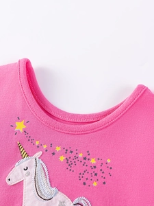 Robe fille rose en coton avec broderie licorne détaillée et motif d'étoiles
