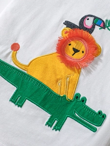 Completo bimbo in cotone con ricami animali dettagliati e leone a rilievo 3D