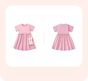 Vue avant et arrière de la robe d'été rose pour fille avec applique lapin 3D et ourlet fleuri