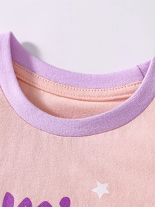Camiseta rosa de algodón para niñas con cuello morado y bonito diseño de estrellas