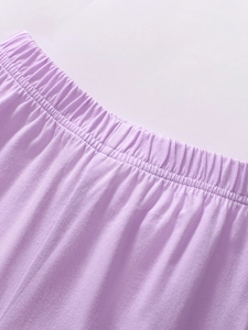 Conjunto de algodón para niña en color lila con detalle de cintura elástica cómoda