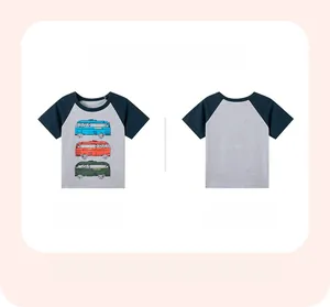 Voor- en achteraanzicht van raglan kinder-T-shirt met kleurrijke busprints erop