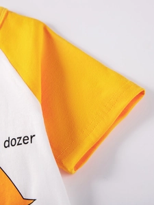 Katoenen T-shirt met korte mouwen voor jongens met gele raglanmouwen en dozer