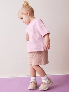 Set estivo in cotone rosa per bambina con grafica di coniglio e pantaloncini a fiori