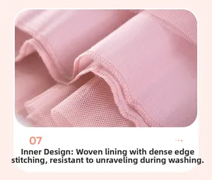 Détail des couches de tulle rose avec des coutures intérieures renforcées et durables
