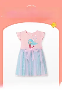 Détail de la robe d'été pour fille avec motif sirène et jupe tutu en tulle bleu clair