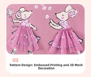 Detail aus rosa Baumwolle mit Comic-Mäusen, 3D-Netztüll und silbernen Glitzersternen