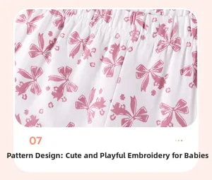 Detail von rosa Schleifen und Leopardenmustern mit elastischem Bund auf Baumwoll-Babyhosen