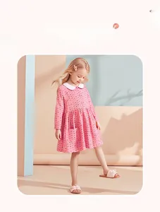 Rosa langärmeliges Mädchenkleid mit Herzprint, Peter-Pan-Kragen und Seitentaschen