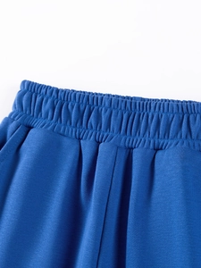 Pantalón de chándal azul real para niño con cintura elástica y costuras detalladas
