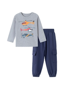 Conjunto de camiseta gris de manga larga para niño y pantalones cargo azul marino