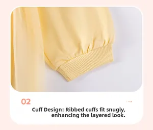 Detailansicht der gelben Rippbündchen und des feinen Netzstoffs am Mädchenkleid