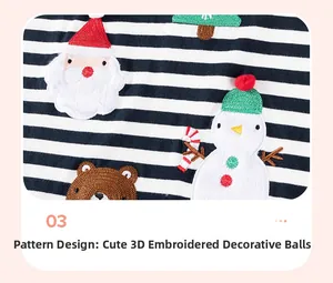 Dettaglio di un set natalizio per bambini con tessuto a righe e ricami festivi in 3D
