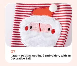 Détail d'une tenue de Noël rayée avec appliqué Père Noël et pompon en peluche 3D