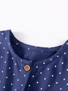 Abito in cotone blu scuro a pois per bambina con scollo tondo e bottone in legno