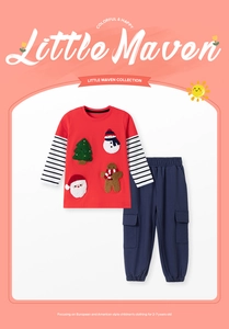 Détail de l'applique en peluche 3D de Noël sur t-shirt à manches longues et pantalon bleu