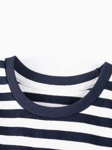 T-shirt per bambini a righe blu e bianche con dettaglio girocollo a coste in cotone