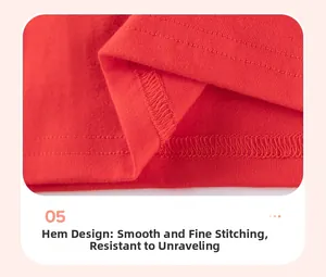 Détail de l'ourlet à double couture sur le t-shirt de Noël rouge pour garçon, travail soigné