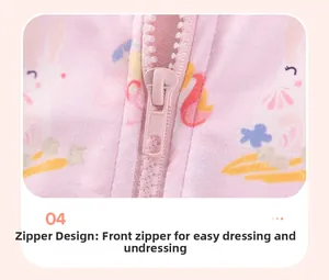 Detailansicht des rosa Reißverschlusses am Baby-Kapuzenpullover mit Hasen-Print