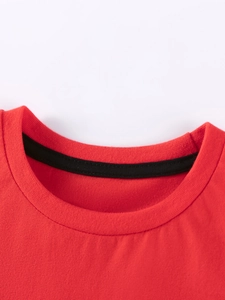 T-shirt de Noël rouge classique pour garçons avec col rond et finitions côtelées