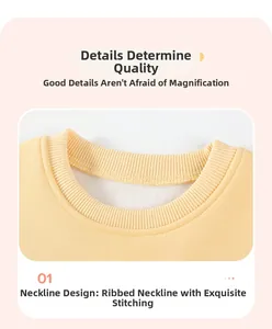 Détail de l'encolure côtelée sur sweat en polaire jaune moutarde avec coutures plates